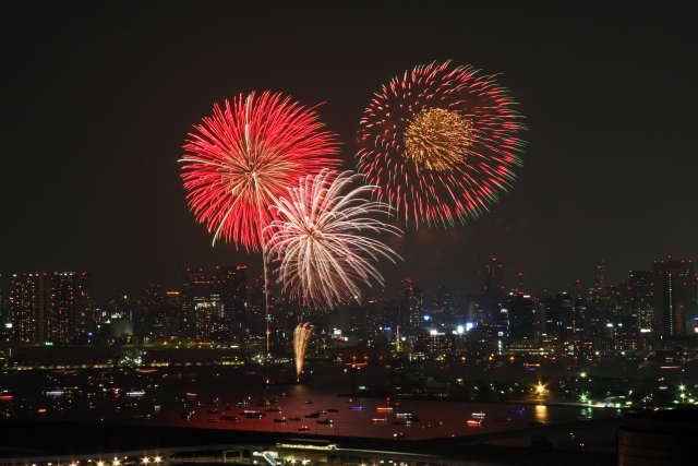 花火は屋形船から見るのがおすすめ！人気の花火大会やプランを紹介